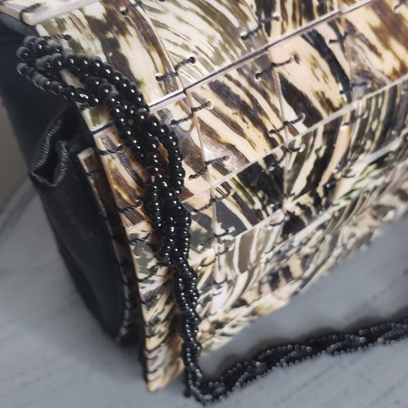 Authentic Mod by Design Shell Cross-body Bag - Picture 9 of 12